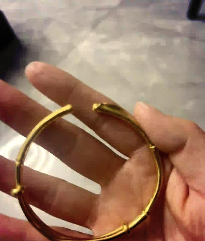 女人梦见黄金手镯断了