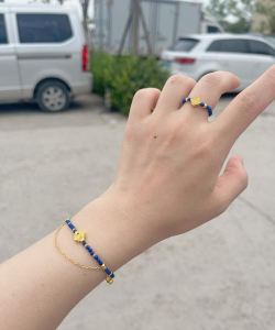 中年女人戴手链和戒指哪个更合适？