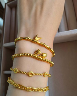 前几天带的黄金手链，还刚合适，为什么会越带越大？