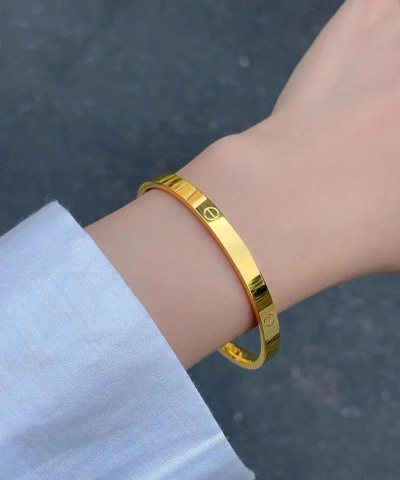 黄金手镯戴手上空隙多大好？