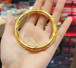 仿金手镯是什么材质？