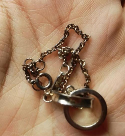 什么材质的首饰不变色不氧化？