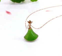 小摆裙吊坠的寓意？