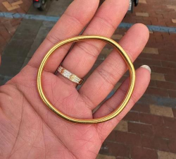 25克卡家手镯容易变形吗？