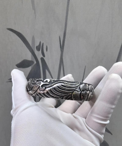 银镯子刻凤凰的说法？