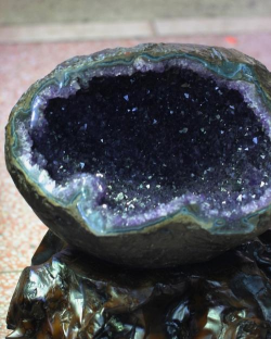 乌拉圭钱袋子是不是也是水晶洞？