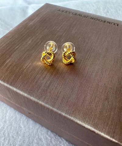 0.93的黄金耳钉有多大？