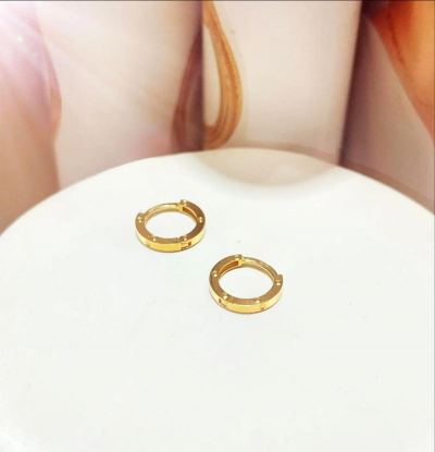 18k金耳坠好还是耳扣好？