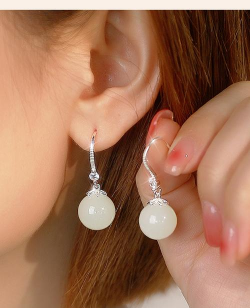 70岁老人适合戴什么样的耳饰好看？