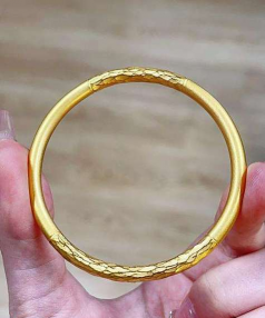 黄金带久了为什么会有密密麻麻的气泡孔？