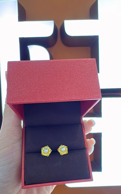 六桂福一对耳钉能换戒指吗？