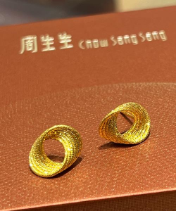 万足金黄金耳环发白为什么？