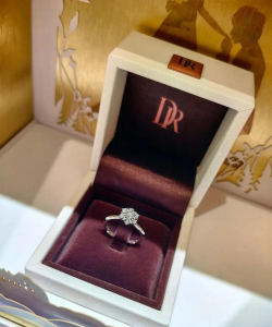 dr钻戒有纯黄金吗？