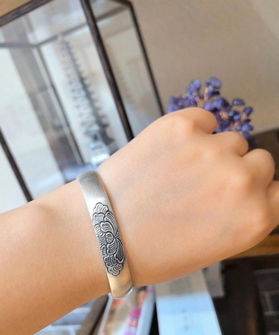 为什么古法银手镯有眼？