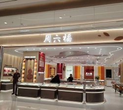 为什么周六福天猫店比实体店的贵？