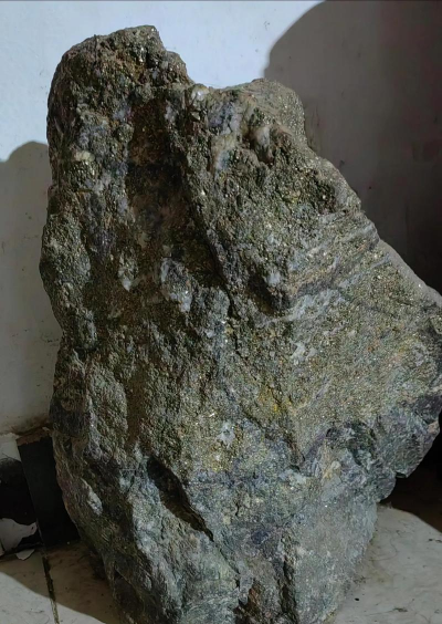 一公里石头和一公里黄金哪个重？