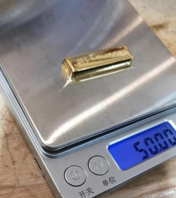 一百五十克黄金的体积？