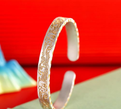 金镯子和银镯子哪个好