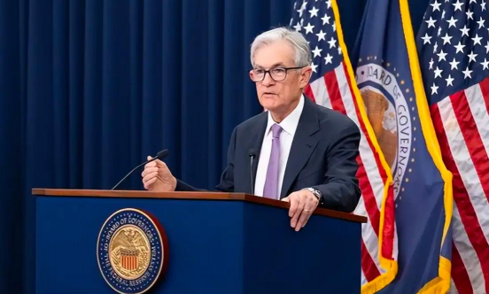 鲍威尔面临“鹰派降息”难题