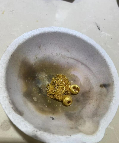 黄金投资只看品牌不看回收价对吗？