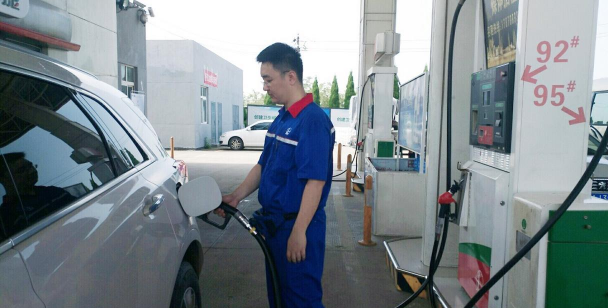 国际油价17日微跌