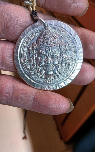 府谷县黄金回收价格查询：2025年4月12日实体店945元/克