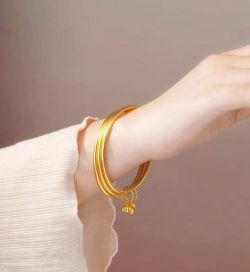 30岁戴金手镯好不好？