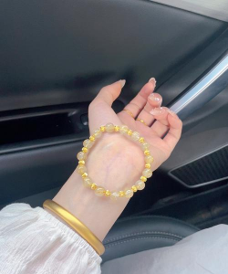 黄金手链跟什么叠戴好看？