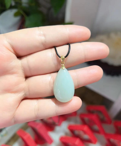 金镶玉水滴吊坠寓意?
