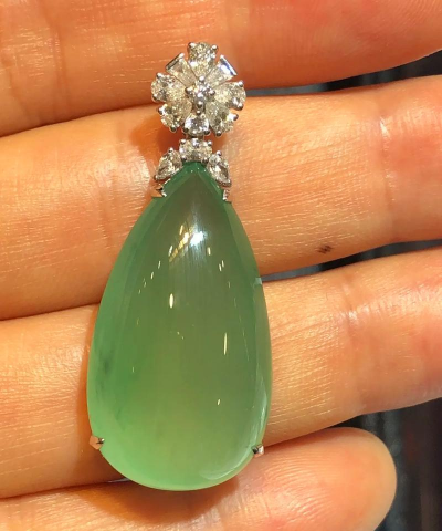 戴水滴玉坠有什么好处啊?