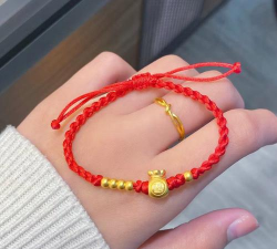 一只手戴两个金福袋的寓意?