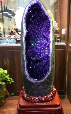 乌拉圭水晶洞是什么？