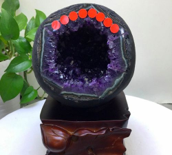 乌拉圭钱袋子是不是也是水晶洞？