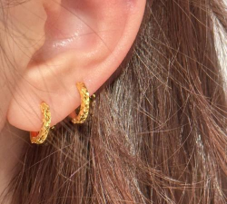 黄金耳扣正确戴法?