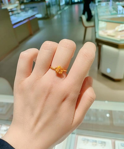 六桂福钻戒每年都可以换新款