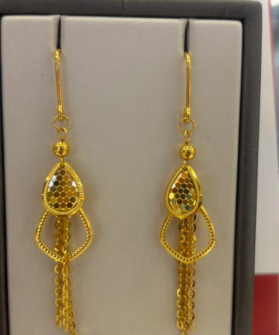 黄金耳环和银耳环能一起戴吗?