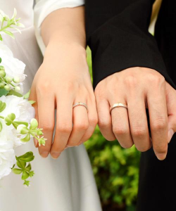 婚礼上新娘一般戴什么戒指?