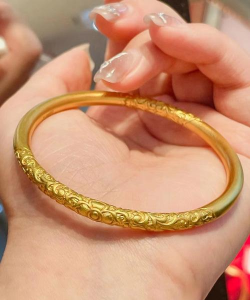 古法金手镯明明是磨砂的