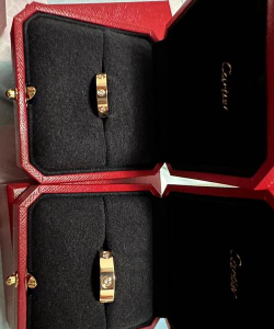 中国黄金的银手镯有商标吗？