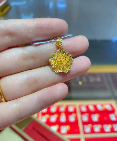 12年老凤祥足金999多少一克？