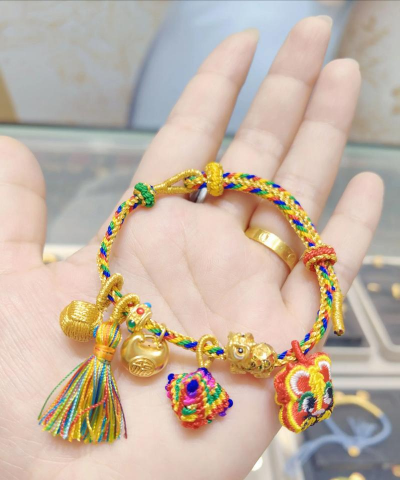 黄金上的七彩工艺是怎样弄？