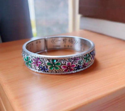 无金属银珐琅手镯是纯银吗？