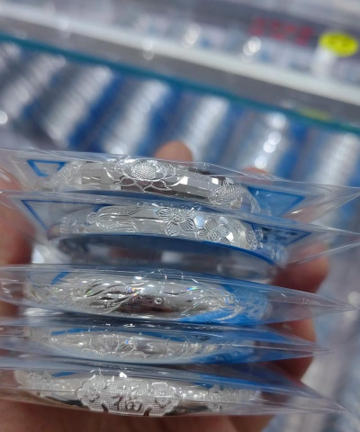 手镯上刻着纹银是什么意思？