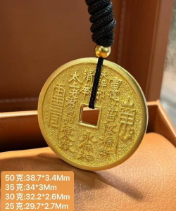 黄金钱币吊坠怎么保养？