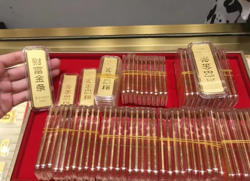 世博大熊猫彩色金条今日最新价格元一克（2025年12月10日更新）