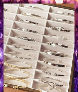 纯银手镯多少钱一克（2025年12月16日）